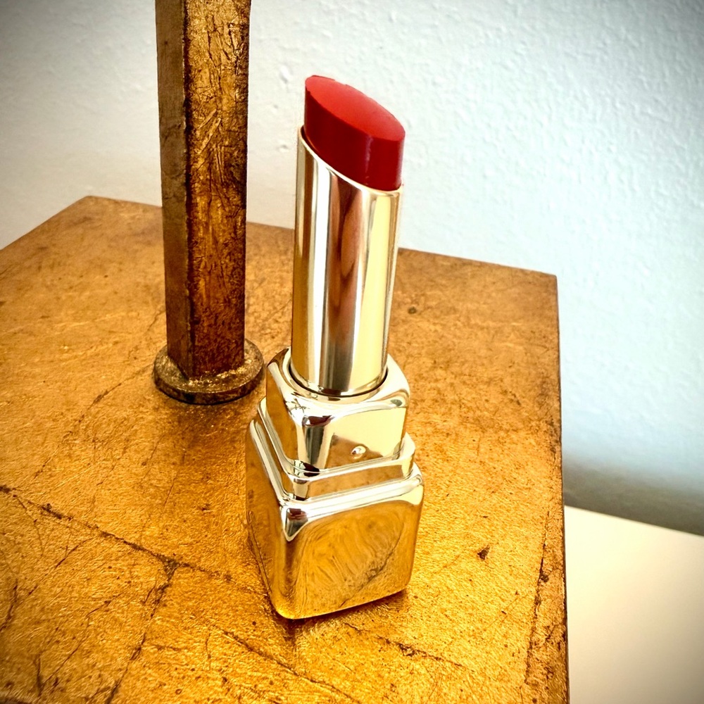 Guerlain Kiss Kiss Luxurious Daisy Red 729 Lipstick!!